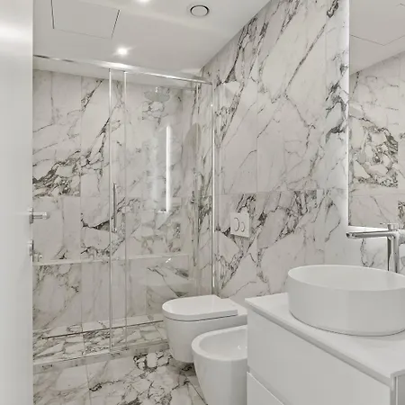 The Golden Duo Two Luxury Units In One Building By Aura Luxury Collection 아파트 코모