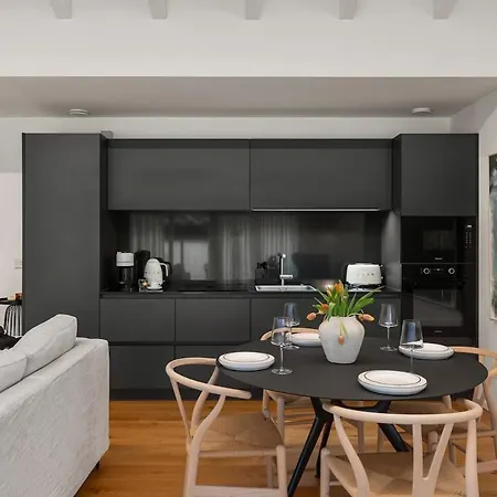 아파트 The Golden Duo Two Luxury Units In One Building By Aura Luxury Collection 코모