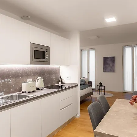 아파트 The Golden Duo Two Luxury Units In One Building By Aura Luxury Collection 코모
