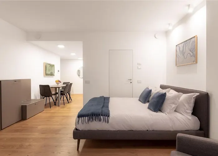 The Golden Duo Two Luxury Units In One Building By Aura Luxury Collection Комо