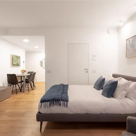 The Golden Duo Two Luxury Units In One Building By Aura Luxury Collection Como